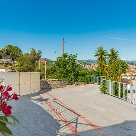 Pensionat Luxury Dreams 4*